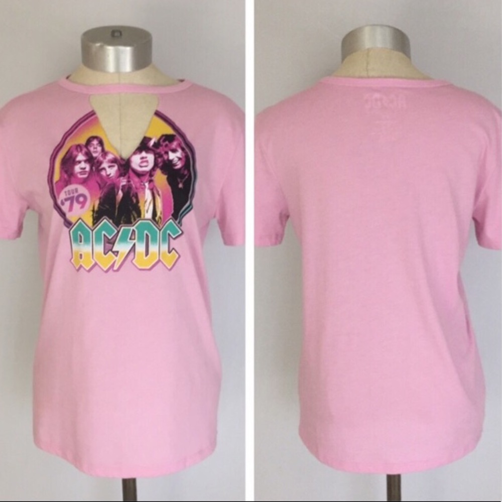 ✨ MAKE OFFER ✨

{AC/DC} BAND TEE
